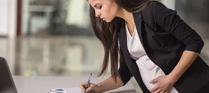 Reintegração de Gestante Demitida: Como funciona e prazos?